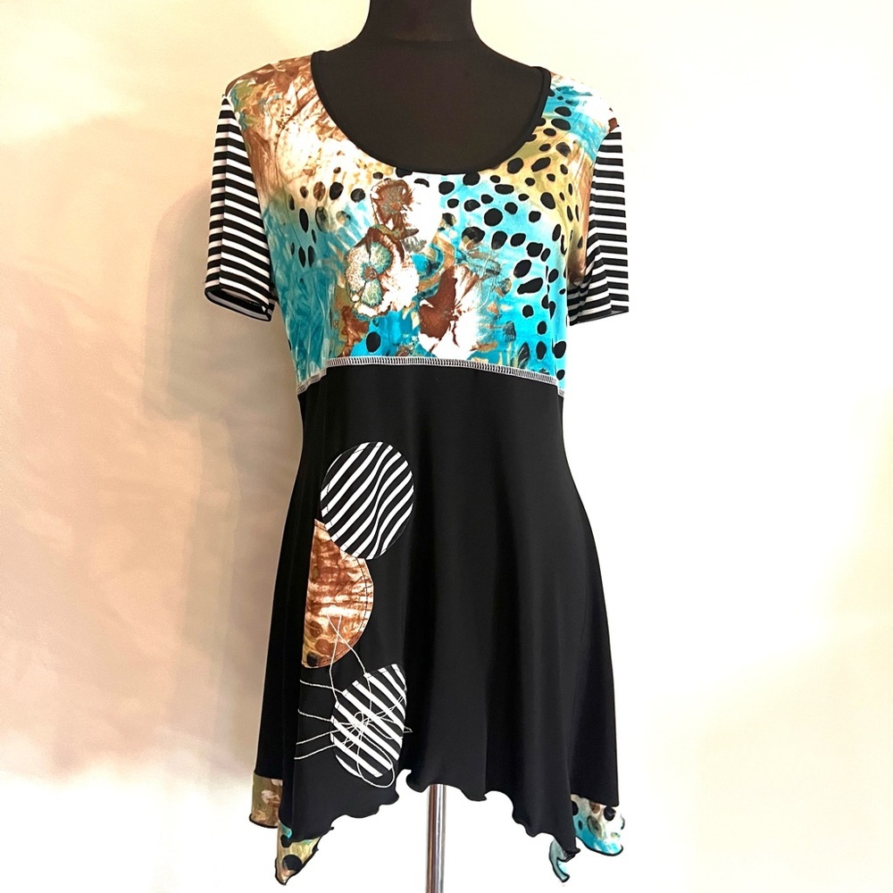 NWT Frank Lyman Asymmetric Multicolor Short Sleeve Top - Size 14